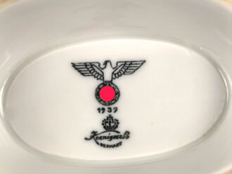 Heer, Kantinenporzellan Sauciere, Hersteller Königszelt 1937. Gesamtlänge 25cm, gebraucht