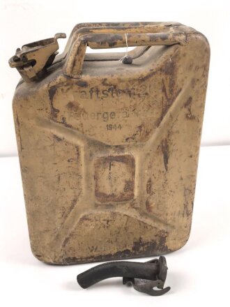 20 Liter Kraftstoffkanister Wehrmacht, datiert 1944. Originallack, ungereinigt. Mit dem seltenen Ausgießer. Leer, dennoch KEIN VERSAND NACH ÜBERSEE