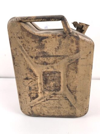 20 Liter Kraftstoffkanister Wehrmacht, datiert 1944. Originallack, ungereinigt. Mit dem seltenen Ausgießer. Leer, dennoch KEIN VERSAND NACH ÜBERSEE