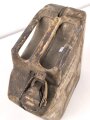 20 Liter Kraftstoffkanister Wehrmacht, datiert 1944. Originallack, ungereinigt. Mit dem seltenen Ausgießer. Leer, dennoch KEIN VERSAND NACH ÜBERSEE