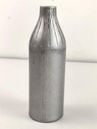 "Motoren- Oel der Wehrmacht" Original gefüllte Pappdose, der Boden gibt ein wenig Öl ab