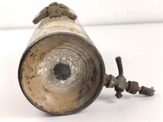 "Tetra 2" Feuerlöscher aus der Zeit des 2.Weltkrieg. Originallack, vermutlich nach dem Krieg modofiziert. Leer, dennnoch KEIN VERSAND NACH ÜBERSEE
