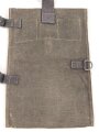 Paar Tragetaschen für Gewehrgranaten der Wehrmacht. seltene, 1.Form in gutem Zustand. Datiert 1942, mit blauen Webleinenriemen, die Verschlussriemen oberflächlich geriseen