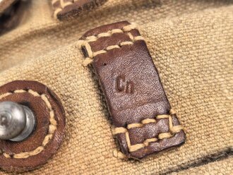 Paar Magazintaschen zur Maschinenpistole MP38 und 40 der Wehrmacht. Hersteller dkk44. Seltenes Paar, wenn es sandfarbene MP Taschen im Angebot gibt, dann fast ausschliesslich vom Hersteller clg