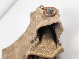 Paar Magazintaschen zur Maschinenpistole MP38 und 40 der Wehrmacht. Hersteller dkk44. Seltenes Paar, wenn es sandfarbene MP Taschen im Angebot gibt, dann fast ausschliesslich vom Hersteller clg