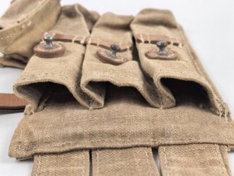 Paar Magazintaschen zur Maschinenpistole MP38 und 40 der Wehrmacht. Hersteller dkk44. Seltenes Paar, wenn es sandfarbene MP Taschen im Angebot gibt, dann fast ausschliesslich vom Hersteller clg