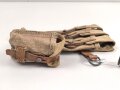 Paar Magazintaschen zur Maschinenpistole MP38 und 40 der Wehrmacht. Hersteller dkk44. Seltenes Paar, wenn es sandfarbene MP Taschen im Angebot gibt, dann fast ausschliesslich vom Hersteller clg