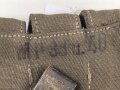 Magazintasche zur Maschinenpistole MP38 und 40 der Wehrmacht. Seltene Variante, nicht aus dem üblichen Webleinen. Guter Zustand