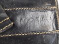 Magazintasche zur Maschinenpistole MP38 und 40 . Variante aus Leder, mit Ladertasche. So von Polizei Felddivisionen unter anderem bei der Bandenbekämpfung geführt. Gebraucht, guter Zustand