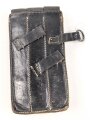 Magazintasche zur Maschinenpistole MP38 und 40 . Variante aus Leder, mit Ladertasche. So von Polizei Felddivisionen unter anderem bei der Bandenbekämpfung geführt. Gebraucht, guter Zustand