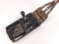 Magazintasche zur Maschinenpistole MP38 und 40 . Variante aus Leder, mit Ladertasche. So von Polizei Felddivisionen unter anderem bei der Bandenbekämpfung geführt. Gebraucht, guter Zustand