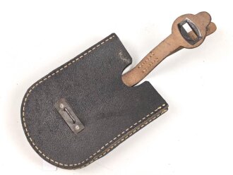 Koppeltasche für die kurze Drahtschere der Wehrmacht. Schwarzes Ersatzmaterial, sehr guter Zustand, Hersteller fkx43