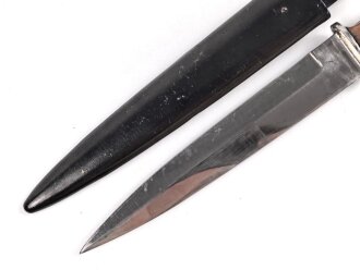 Kampfmesser / Stiefelmesser Wehrmacht. Hersteller Eickhorn Solingen. Ungetragen, die Klinge warum auch immer leicht angeschliffen
