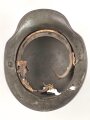 1.Weltkrieg, Stahlhelm Modell 1916 des Kanonier Naumann. In allen Teilen Original, Splitterschäden. Si66