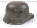 1.Weltkrieg, Stahlhelm Modell 1917. In allen Teilen Original, Splitterschäden. Si 66