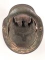 1.Weltkrieg, Stahlhelm Modell 1917. In allen Teilen Original, Splitterschäden. Si 66
