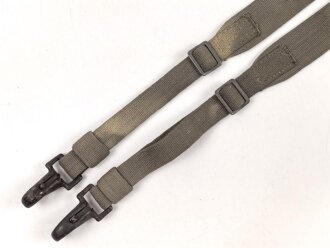 Paar Trageriemen zum hölzernen Transportbehälter für das Scherenfernrohr der Wehrmacht