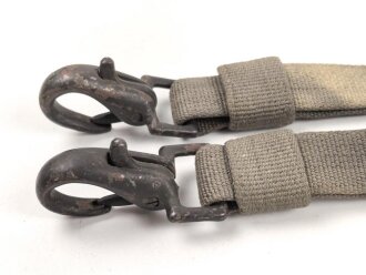 Paar Trageriemen zum hölzernen Transportbehälter für das Scherenfernrohr der Wehrmacht