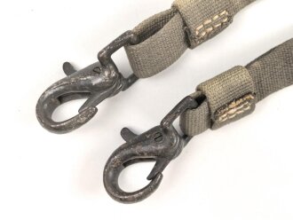 Paar Trageriemen zum hölzernen Transportbehälter für das Scherenfernrohr der Wehrmacht