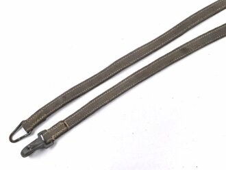 Trageriemen Wehrmacht, Breite knapp über 2cm, Gesamtlänge mit Metallbeschlägen etwa 170cm