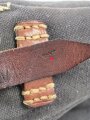 Tasche zum Gewehr Granat Gerät für k98 der Wehrmacht. Extrem seltene Variante aus blauem Webleinen. Getragenes Stück in gutem Zustand, ursprünglich nicht zugehöriger "Trageriemen"