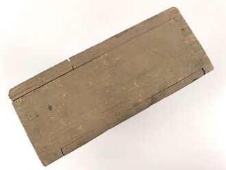 Werkzeugkasten für Panzerkampfwagen der Wehrmacht. Maße 23 x 40 x 9,5cm. Originallack, ungereinigt