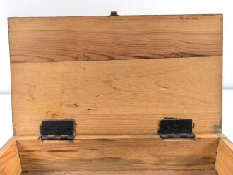 Werkzeugkasten für Panzerkampfwagen der Wehrmacht. Maße 23 x 40 x 9,5cm. Originallack, ungereinigt