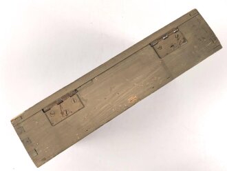 Werkzeugkasten für Panzerkampfwagen der Wehrmacht. Maße 23 x 40 x 9,5cm. Originallack, ungereinigt