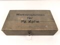 Werkzeugkasten für Panzerkampfwagen der Wehrmacht. Maße 23 x 40 x 9,5cm. Originallack, ungereinigt
