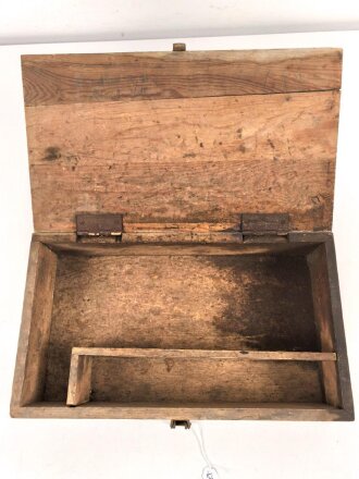 Ketten Werkzeugkasten für Panzerkampfwagen der Wehrmacht. Maße 22 x 40 x 9cm. Originallack, ungereinigt