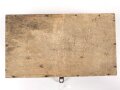 Ketten Werkzeugkasten für Panzerkampfwagen der Wehrmacht. Maße 22 x 40 x 9cm. Originallack, ungereinigt