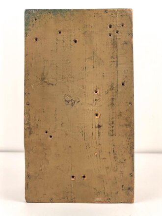 Werkzeugkasten I für ein Fahrzeug der Wehrmacht. Maße 23 x 40 x 10cm. Originallack, ungereinigt