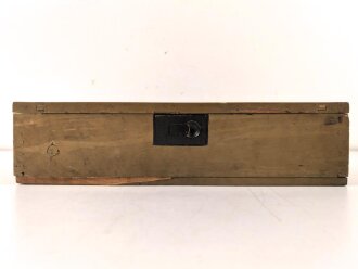 Werkzeugkasten I für ein Fahrzeug der Wehrmacht. Maße 23 x 40 x 10cm. Originallack, ungereinigt