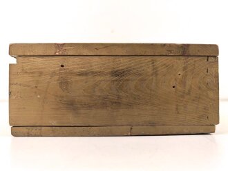 Werkzeugkasten I für ein Fahrzeug der Wehrmacht. Maße 23 x 40 x 10cm. Originallack, ungereinigt