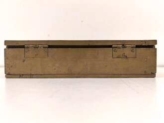 Werkzeugkasten I für ein Fahrzeug der Wehrmacht. Maße 23 x 40 x 10cm. Originallack, ungereinigt