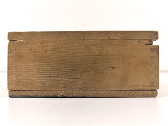 Werkzeugkasten I für ein Fahrzeug der Wehrmacht. Maße 23 x 40 x 10cm. Originallack, ungereinigt