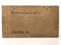 Werkzeugkasten I für ein Fahrzeug der Wehrmacht. Maße 23 x 40 x 10cm. Originallack, ungereinigt