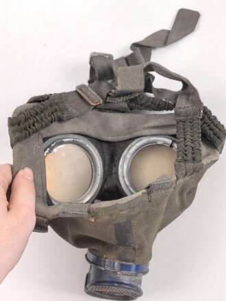 Gasmaske Modell 1930 Wehrmacht. Ungebrauchtes Stück , Hersteller hnr, datiert 1944, Originallack, ungereinigt