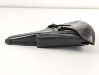 Koffertasche zur Pistole P08 der Wehrmacht, datiert 1941. Von der norwegischen Armee nach Ende des 2.Weltkrieges übernommen. Die Koppelschlaufen wurden entfernt und eine Vorrichtung zum tragen am amerikanischen Lochkoppel angenietet.