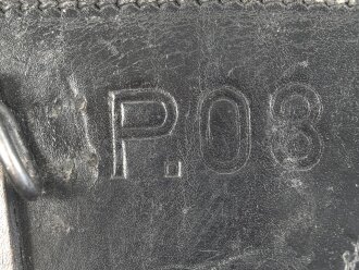 Koffertasche zur Pistole P08 der Wehrmacht, datiert 1941. Von der norwegischen Armee nach Ende des 2.Weltkrieges übernommen. Die Koppelschlaufen wurden entfernt und eine Vorrichtung zum tragen am amerikanischen Lochkoppel angenietet.