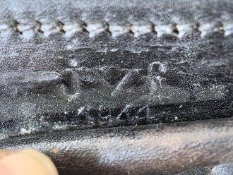 Koffertasche zur Pistole P08 der Wehrmacht, datiert 1941. Von der norwegischen Armee nach Ende des 2.Weltkrieges übernommen. Die Koppelschlaufen wurden entfernt und eine Vorrichtung zum tragen am amerikanischen Lochkoppel angenietet.