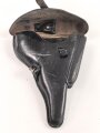Koffertasche zur Pistole P08 der Wehrmacht, datiert 1941. Von der norwegischen Armee nach Ende des 2.Weltkrieges übernommen. Die Koppelschlaufen wurden entfernt und eine Vorrichtung zum tragen am amerikanischen Lochkoppel angenietet.
