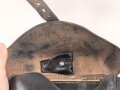 Koffertasche zur Pistole P08 der Wehrmacht, datiert 1941. Von der norwegischen Armee nach Ende des 2.Weltkrieges übernommen. Die Koppelschlaufen wurden entfernt und eine Vorrichtung zum tragen am amerikanischen Lochkoppel angenietet.