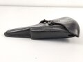 Koffertasche zur Pistole P08 der Wehrmacht, datiert 1941. Von der norwegischen Armee nach Ende des 2.Weltkrieges übernommen. Die Koppelschlaufen wurden entfernt und eine Vorrichtung zum tragen am amerikanischen Lochkoppel angenietet.