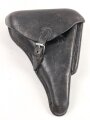 Koffertasche zur Pistole P08 der Wehrmacht, datiert 1937. Von der norwegischen Armee nach Ende des 2.Weltkrieges übernommen. Die Koppelschlaufen wurden entfernt und eine Vorrichtung zum tragen am amerikanischen Lochkoppel angenietet.