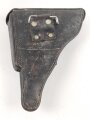 Koffertasche zur Pistole P08 der Wehrmacht, datiert 1937. Von der norwegischen Armee nach Ende des 2.Weltkrieges übernommen. Die Koppelschlaufen wurden entfernt und eine Vorrichtung zum tragen am amerikanischen Lochkoppel angenietet.