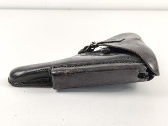 Koffertasche zur Pistole P08  datiert 1915. Von der norwegischen Armee nach Ende des 2.Weltkrieges übernommen. Die Koppelschlaufen wurden entfernt und eine Vorrichtung zum tragen am amerikanischen Lochkoppel angenietet.