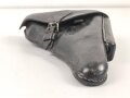Koffertasche zur Pistole P08  datiert 1915. Von der norwegischen Armee nach Ende des 2.Weltkrieges übernommen. Die Koppelschlaufen wurden entfernt und eine Vorrichtung zum tragen am amerikanischen Lochkoppel angenietet.