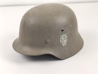 Norwegen, Stahlhelm der ehemaligen deutschen Wehrmacht,...