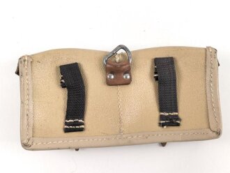 Magazintasche zum K43 der Wehrmacht aus gelbem Ersatzmaterial, kein Hersteller erkennbar